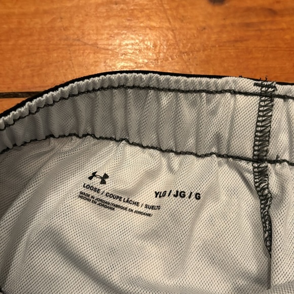 Girls large black and white Under Armour loose fit shorts. - Picture 3 of 3